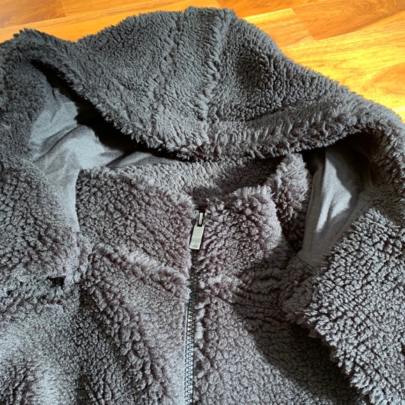 Alo Foxy Sherpa Jacket, New - Picture 7 of 11